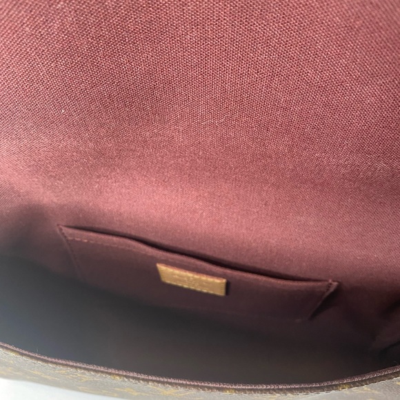 ❌❌SOLD❌❌ Louis monogram favorite crossbody - Picture 9 of 16